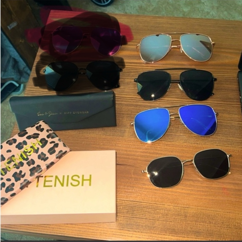 Diff Jessie James decker and Kittenish glasses
